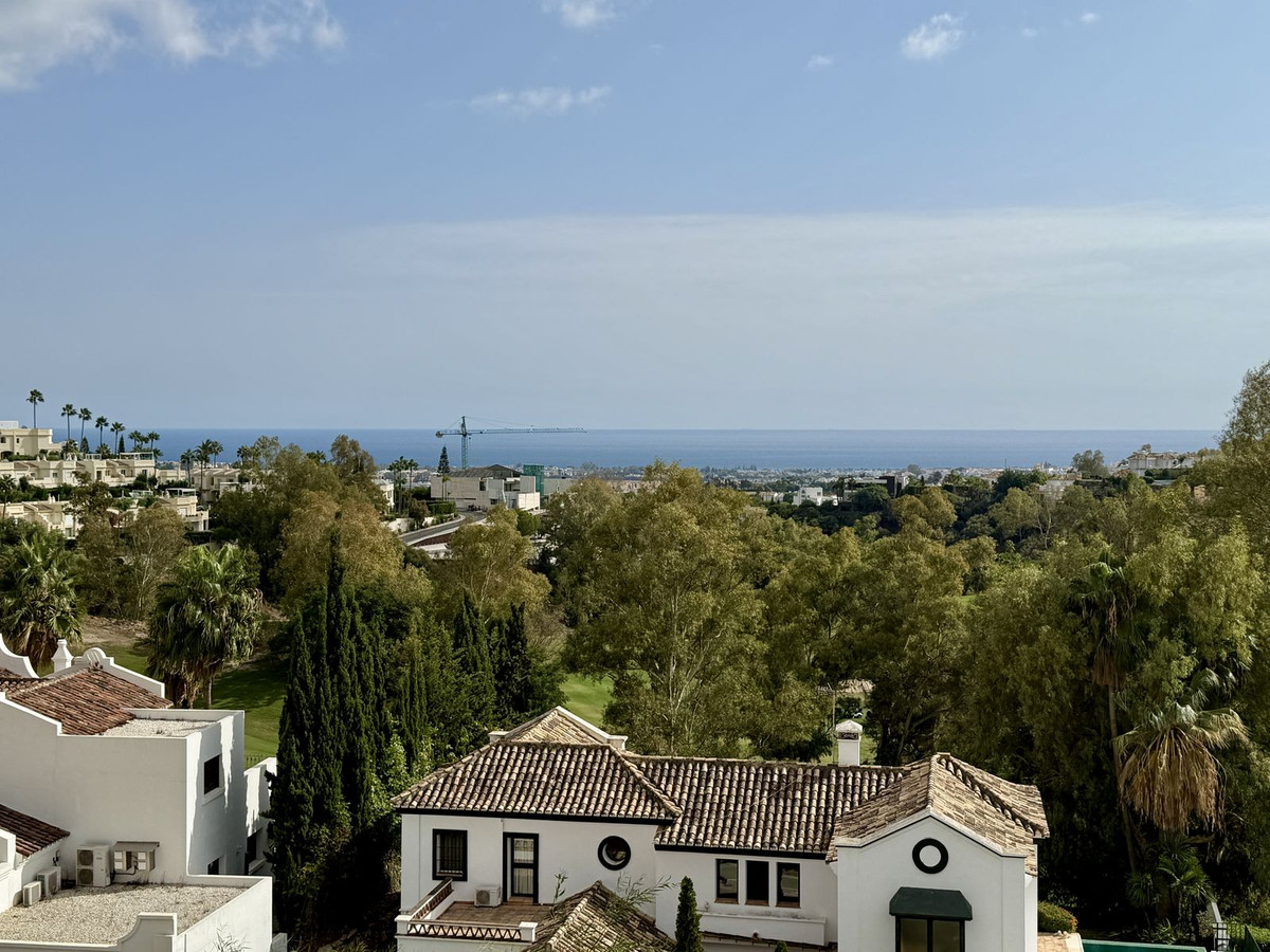 3 Bed, 2 Bath, ApartmentFor Sale, La Quinta, Malaga