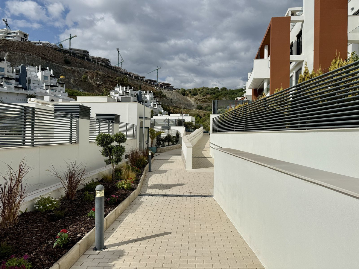 3 Bed, 2 Bath, ApartmentFor Sale, La Quinta, Malaga