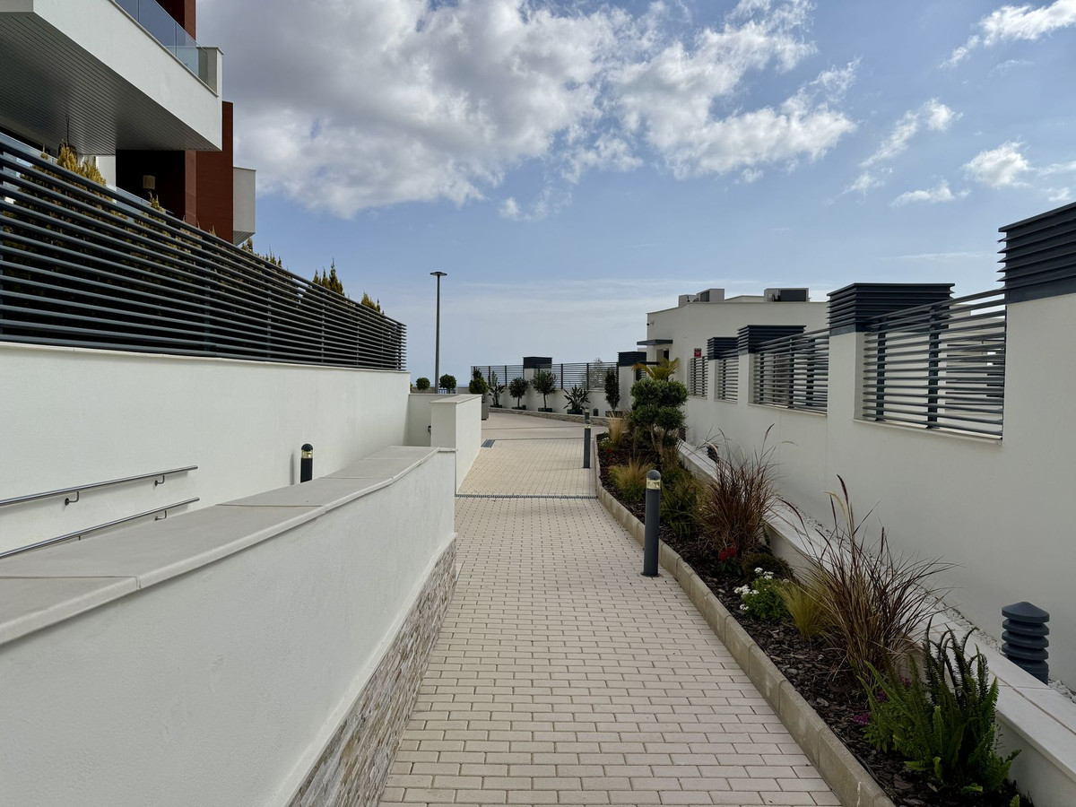 3 Bed, 2 Bath, ApartmentFor Sale, La Quinta, Malaga