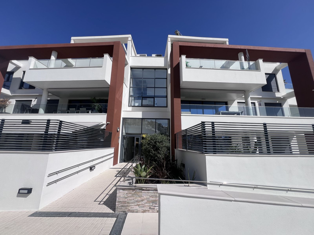 3 Bed, 2 Bath, ApartmentFor Sale, La Quinta, Malaga
