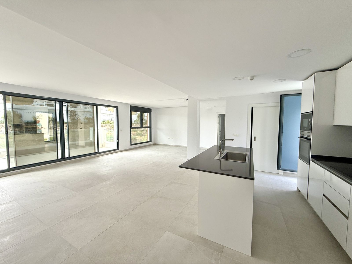 3 Bed, 2 Bath, ApartmentFor Sale, La Quinta, Malaga