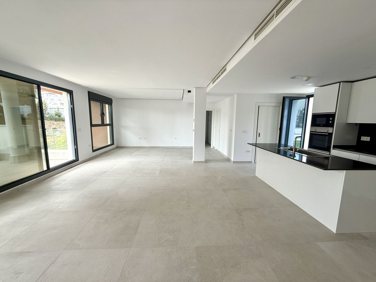 3 Bed, 2 Bath, ApartmentFor Sale, La Quinta, Malaga