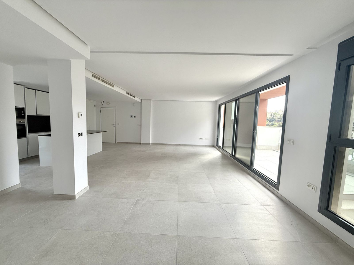 3 Bed, 2 Bath, ApartmentFor Sale, La Quinta, Malaga