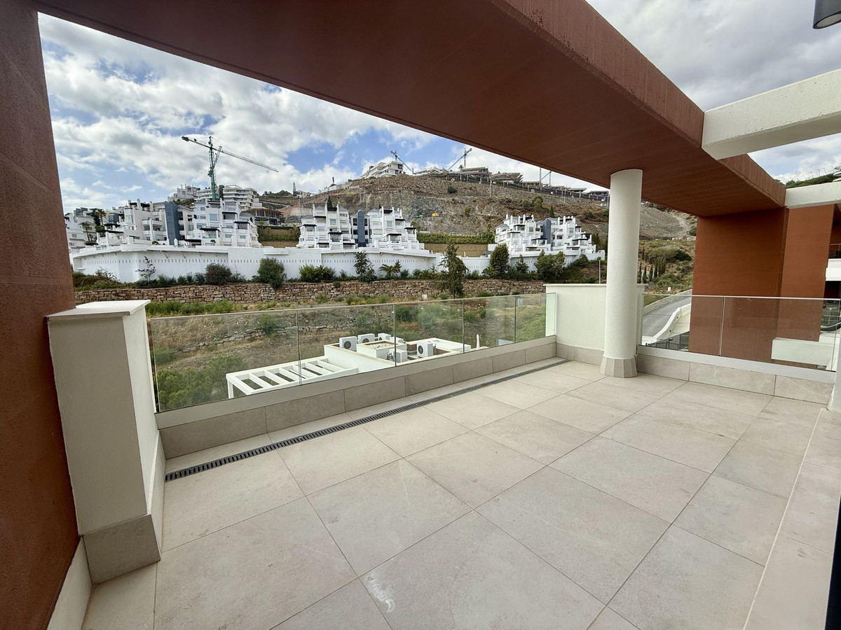 3 Bed, 2 Bath, ApartmentFor Sale, La Quinta, Malaga