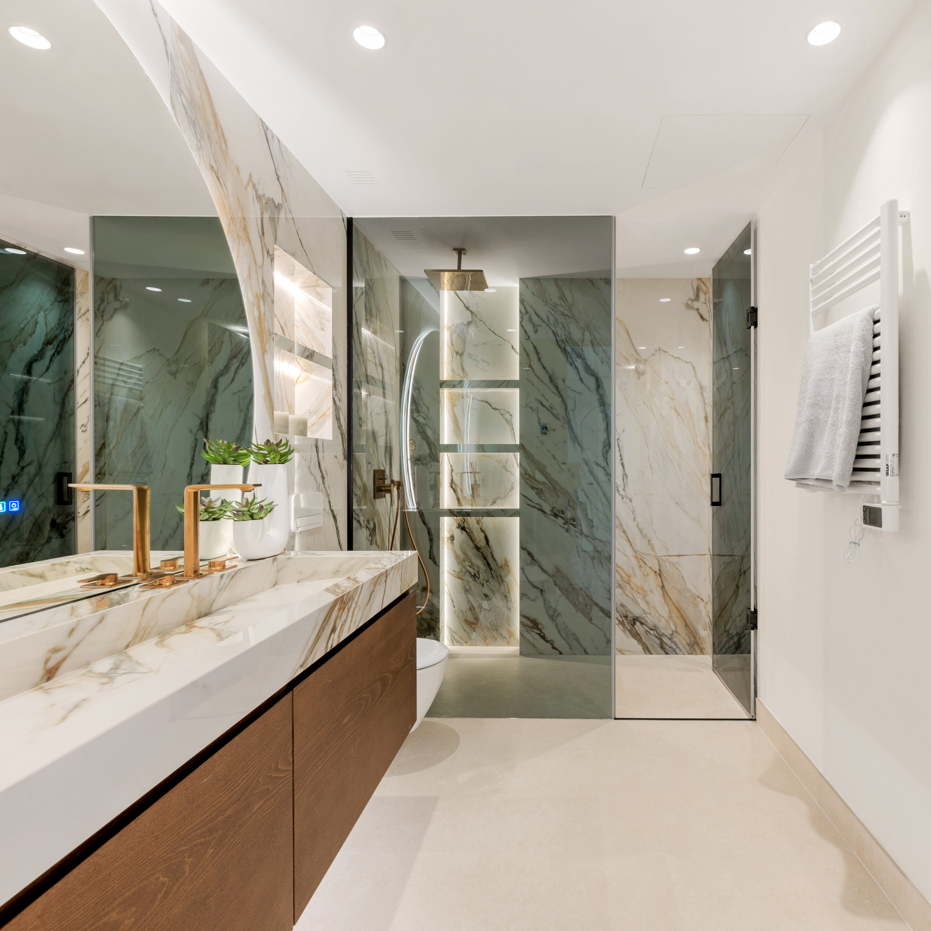 3 Bed, 2 Bath, ApartmentFor Sale, Marbella, Malaga