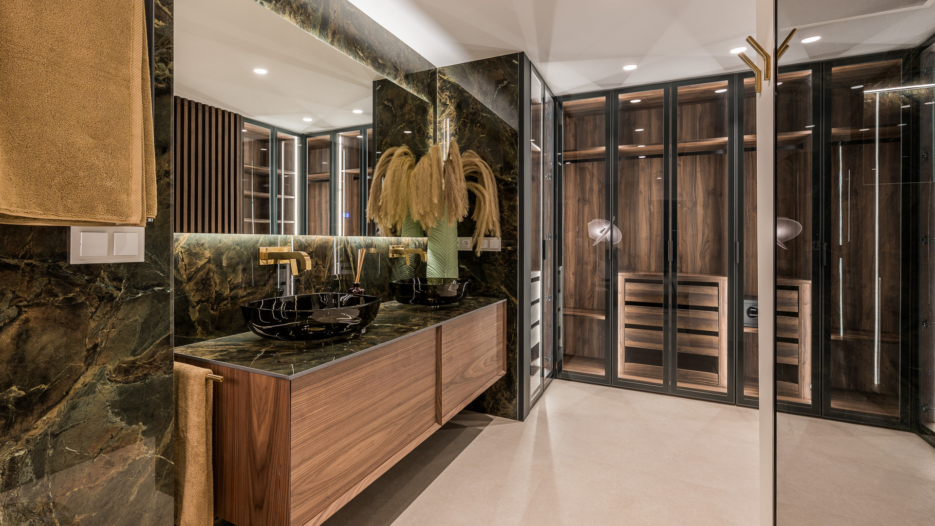 6 Bed, 4 Bath, ApartmentFor Sale, Marbella, Malaga