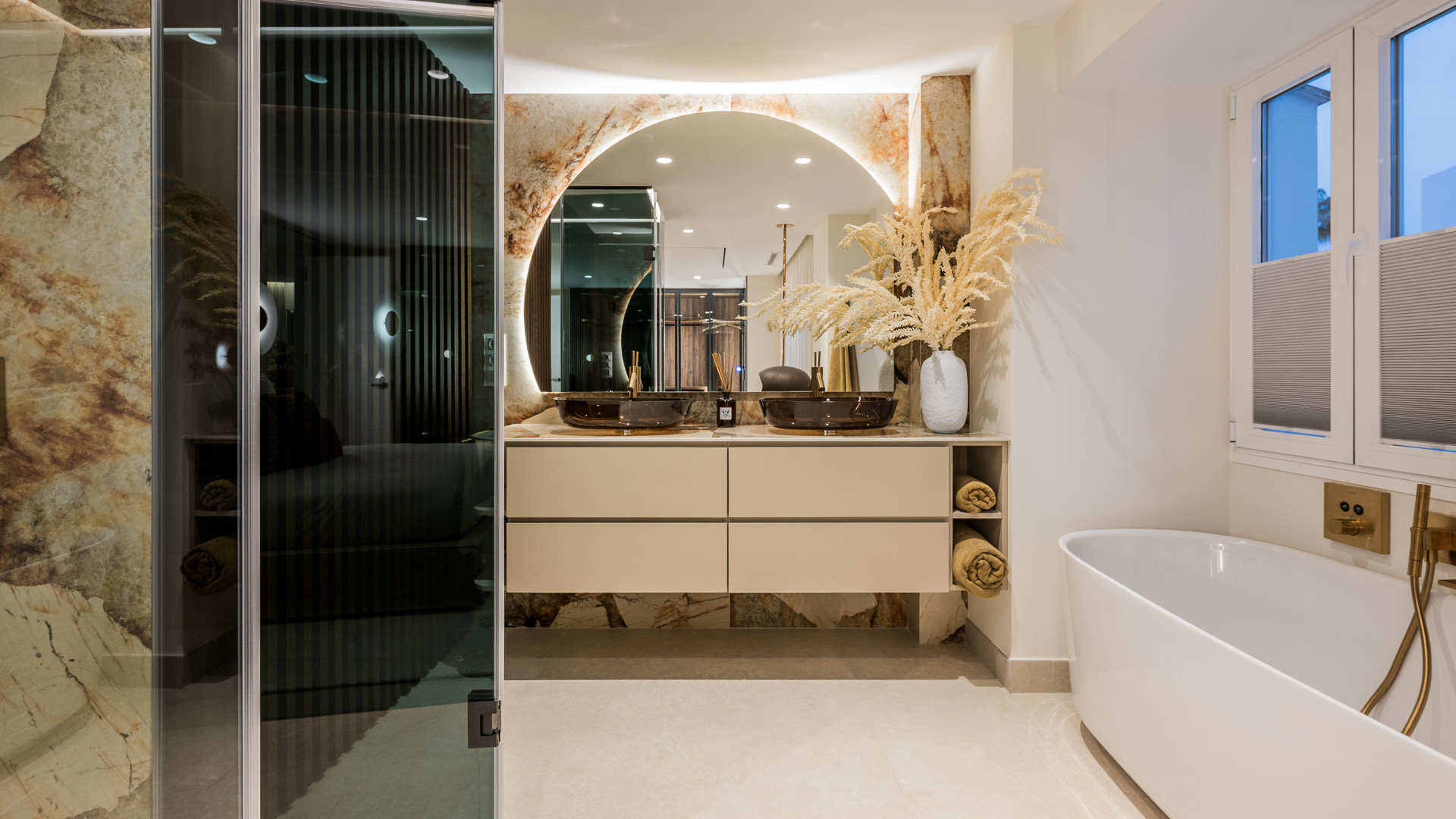 6 Bed, 4 Bath, ApartmentFor Sale, Marbella, Malaga