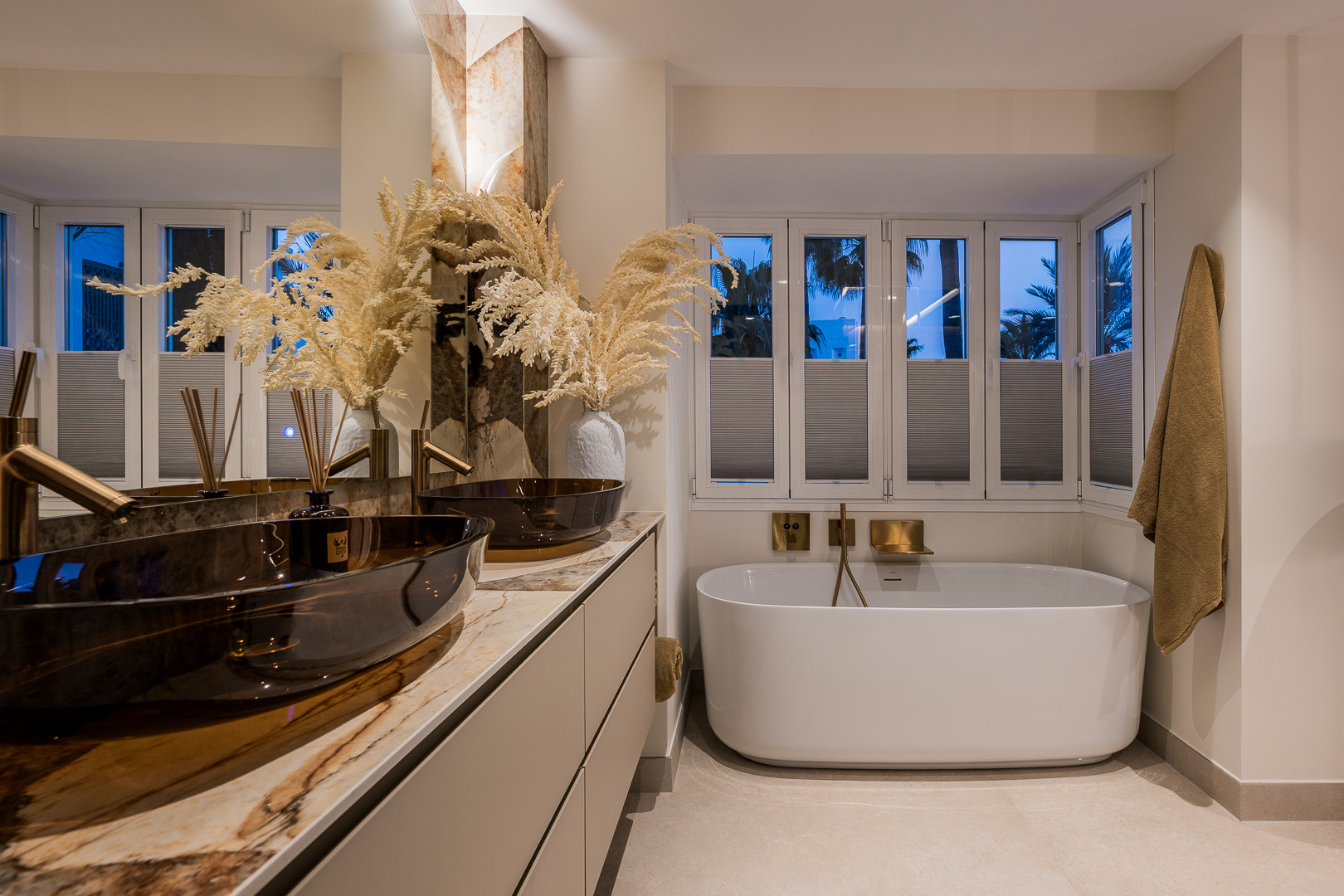 6 Bed, 4 Bath, ApartmentFor Sale, Marbella, Malaga