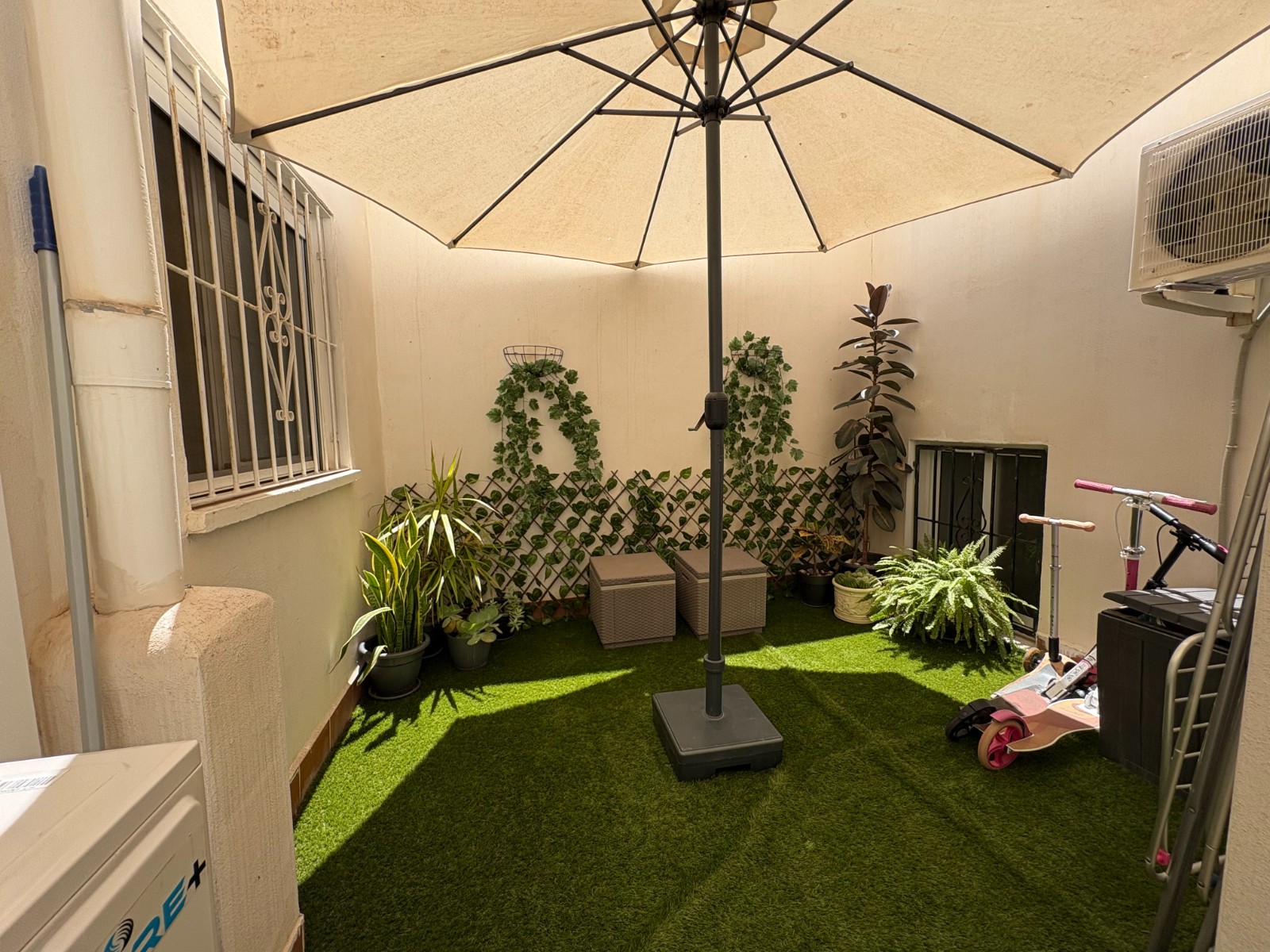 4 Bed, 2 Bath, ApartmentFor Sale, Torrevieja, Alicante