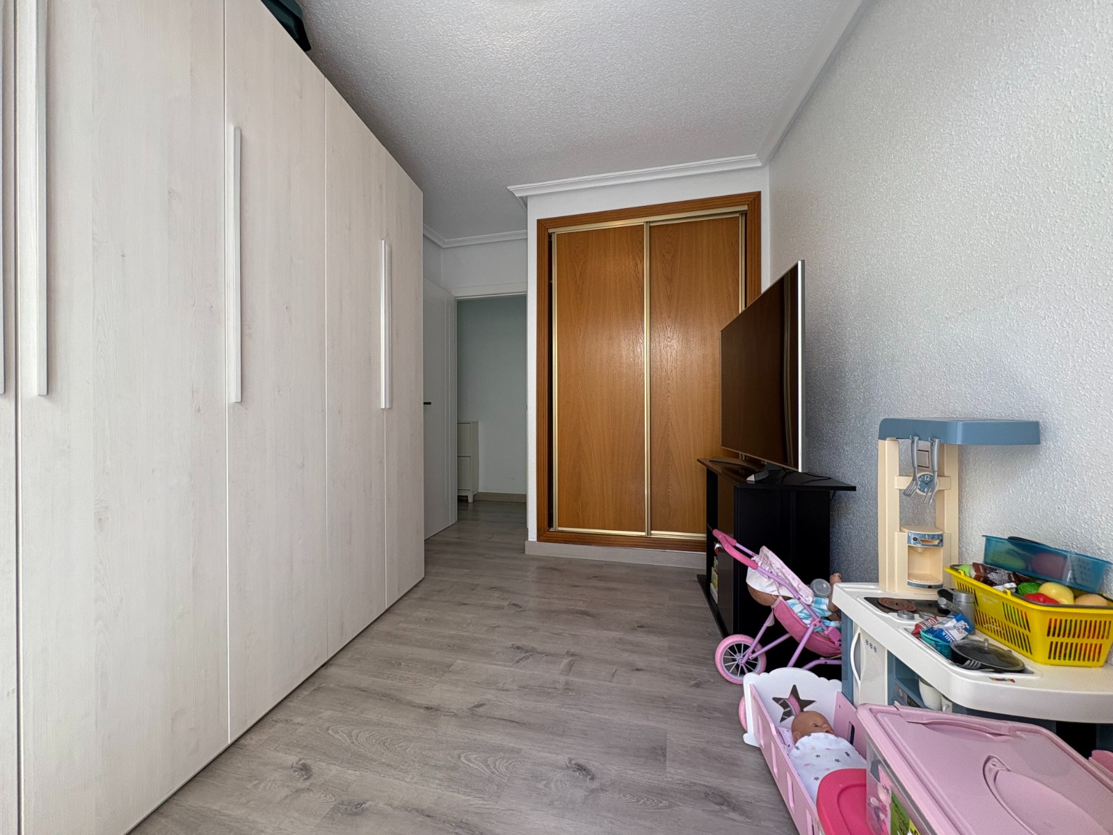 4 Bed, 2 Bath, ApartmentFor Sale, Torrevieja, Alicante