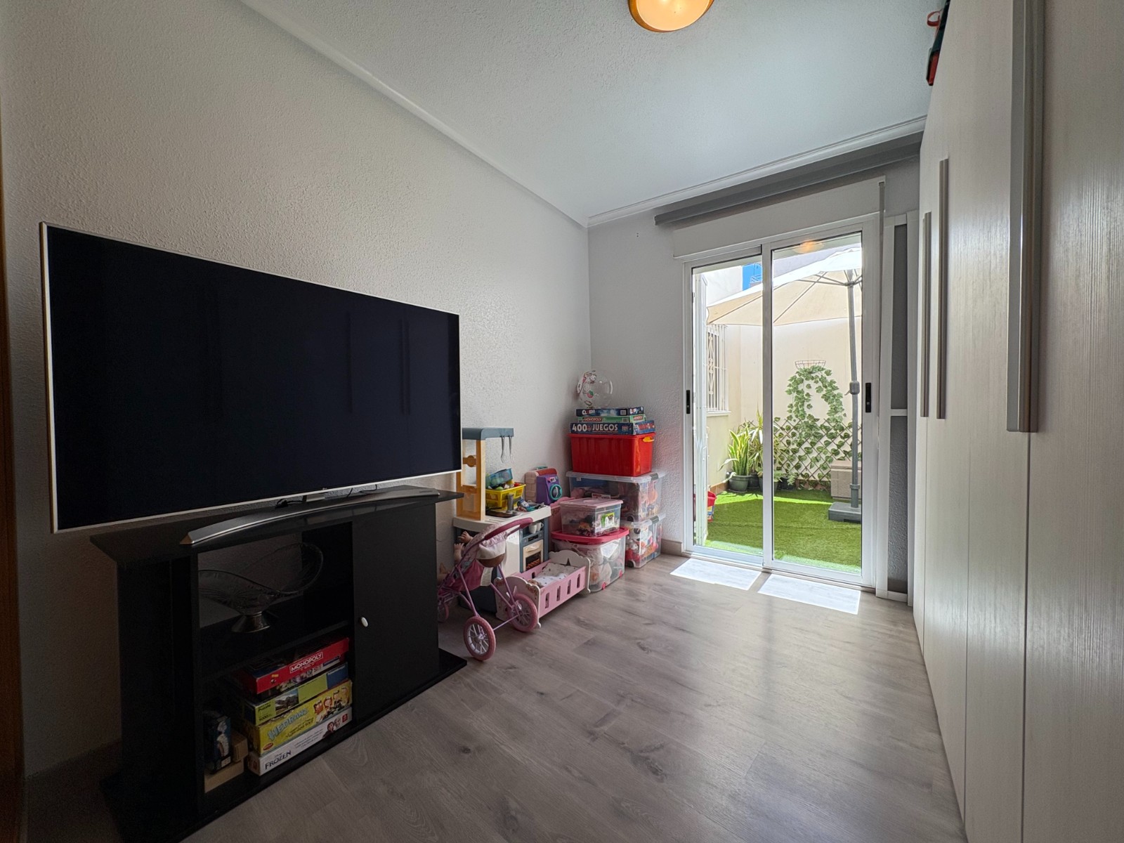 4 Bed, 2 Bath, ApartmentFor Sale, Torrevieja, Alicante