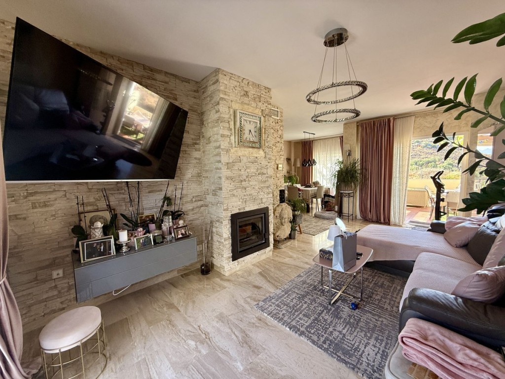 3 Bed, 2 Bath, ApartmentFor Sale, Calahonda, Malaga