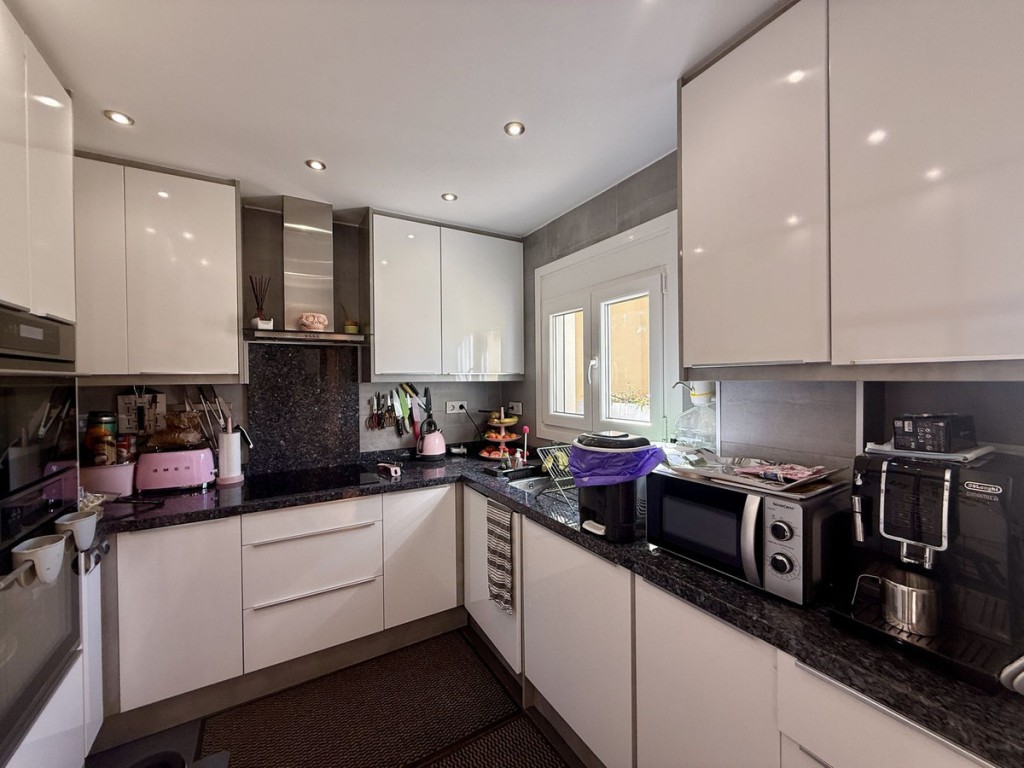 3 Bed, 2 Bath, ApartmentFor Sale, Calahonda, Malaga