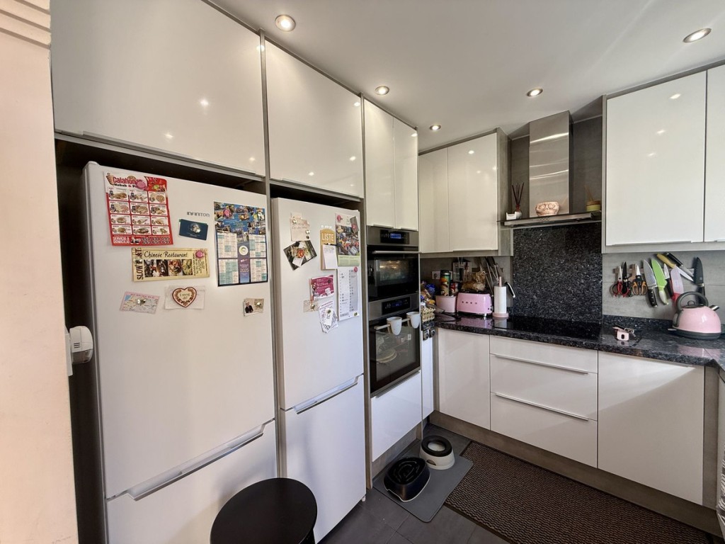 3 Bed, 2 Bath, ApartmentFor Sale, Calahonda, Malaga