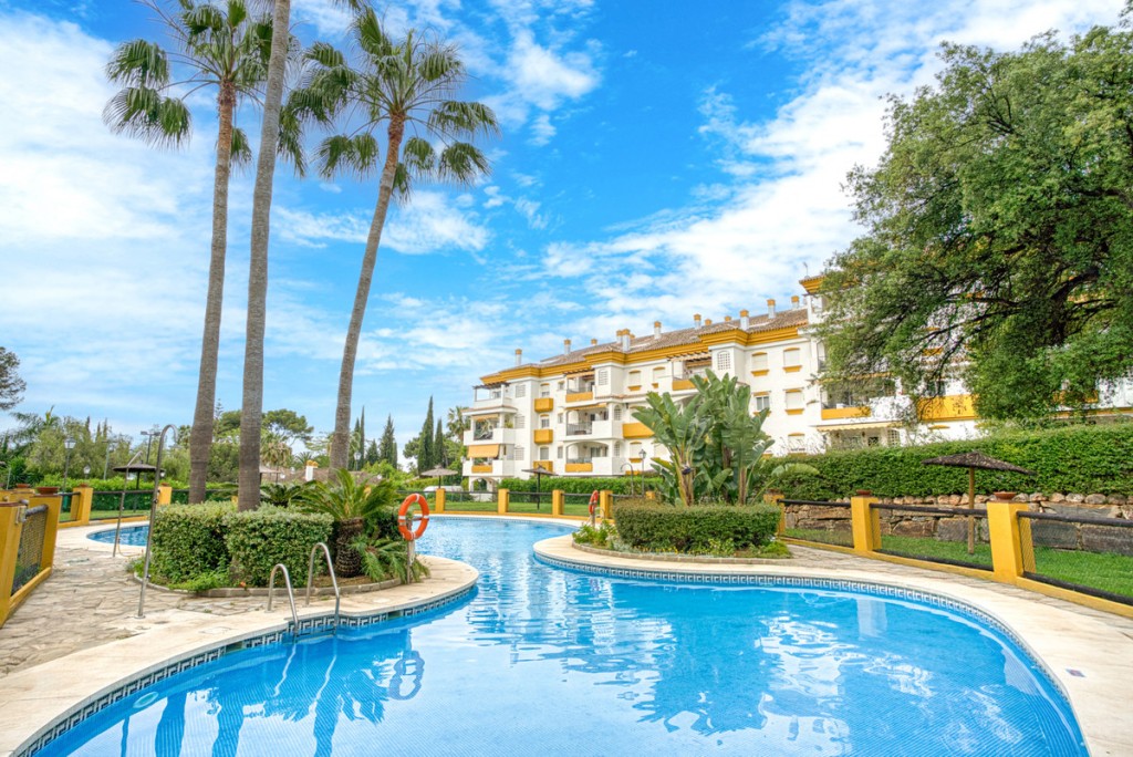 3 Bed, 3 Bath, ApartmentFor Sale, Golden Mile, Malaga