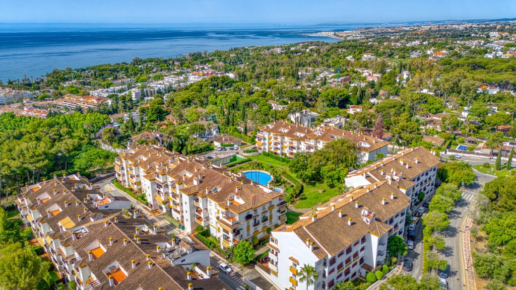 3 Bed, 3 Bath, ApartmentFor Sale, Golden Mile, Malaga