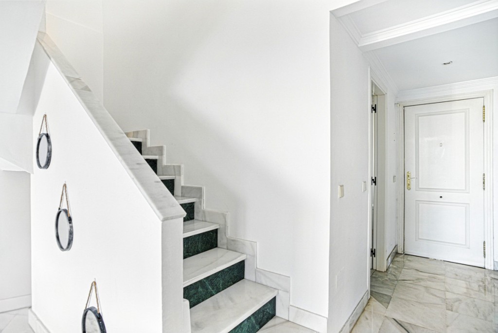 3 Bed, 3 Bath, ApartmentFor Sale, Golden Mile, Malaga