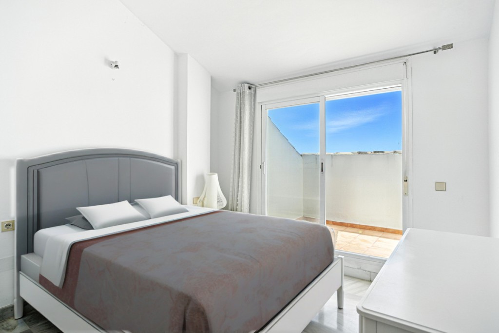 3 Bed, 3 Bath, ApartmentFor Sale, Golden Mile, Malaga