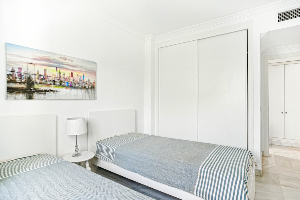 3 Bed, 3 Bath, ApartmentFor Sale, Golden Mile, Malaga