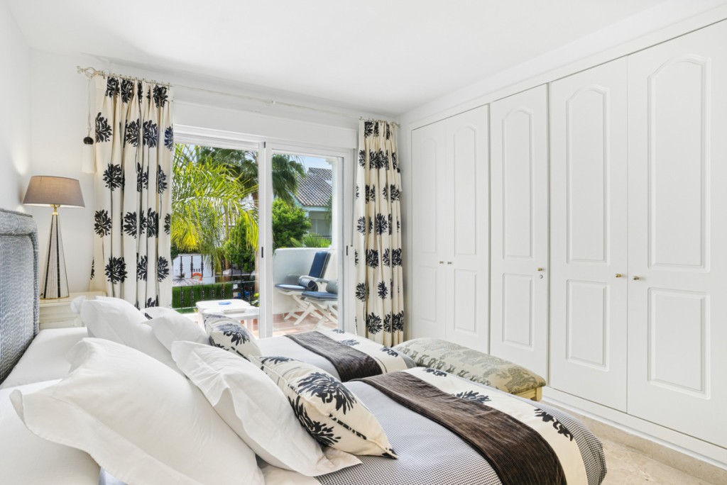 3 Bed, 3 Bath, HouseFor Sale, Nueva Andalucia, Malaga