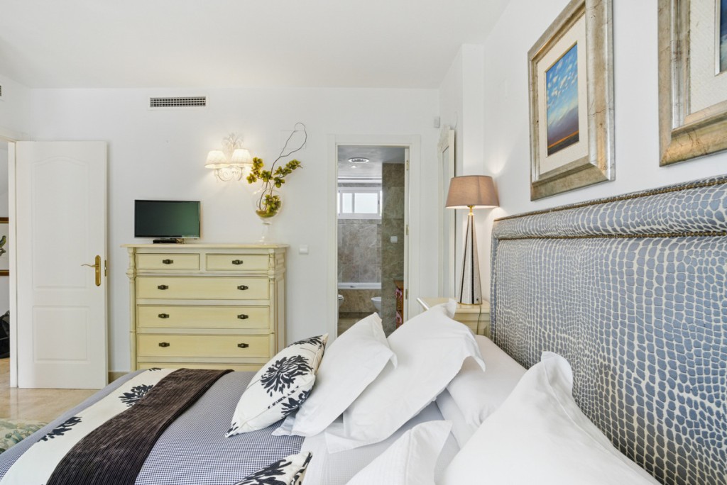 3 Bed, 3 Bath, HouseFor Sale, Nueva Andalucia, Malaga