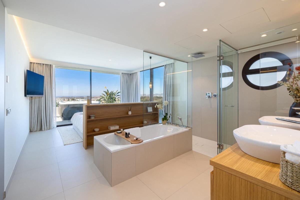 2 Bed, 2 Bath, ApartmentFor Sale, Fuengirola, Costa del Sol