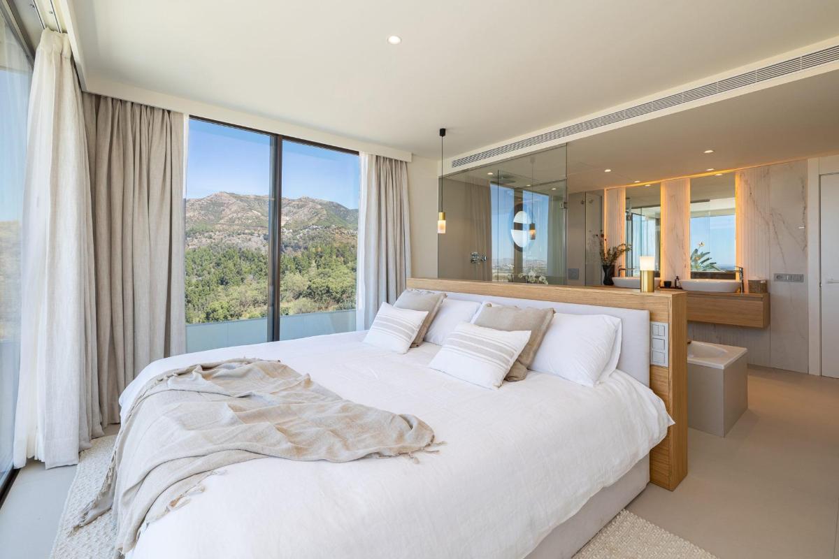 3 Bed, 2 Bath, ApartmentFor Sale, Fuengirola, Costa del Sol