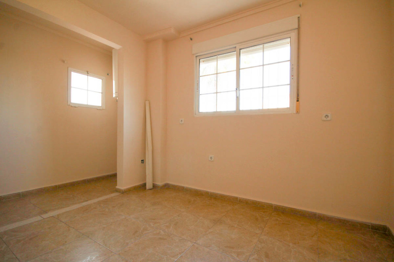 5 Bed, 3 Bath, HouseFor Sale, La Zenia, Alicante