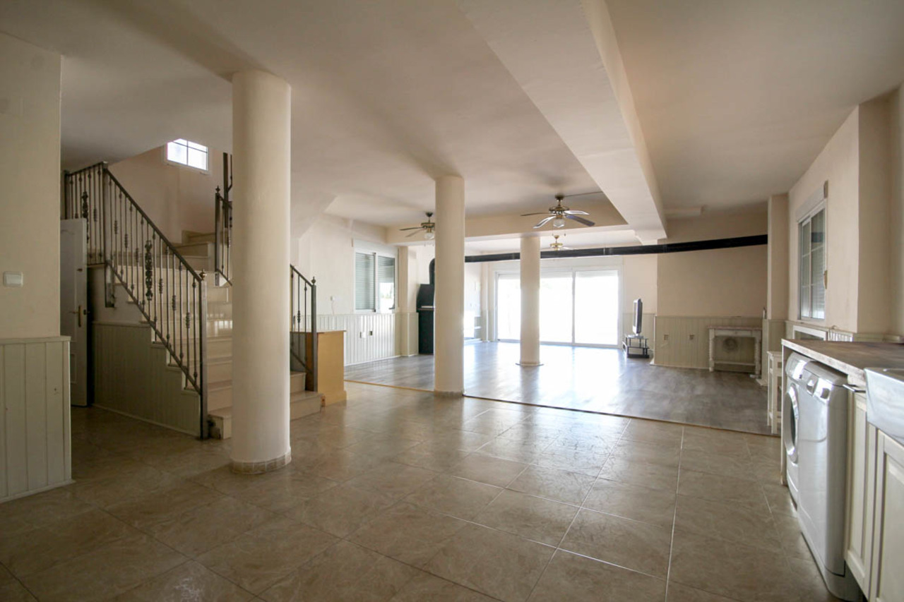 5 Bed, 3 Bath, HouseFor Sale, La Zenia, Alicante