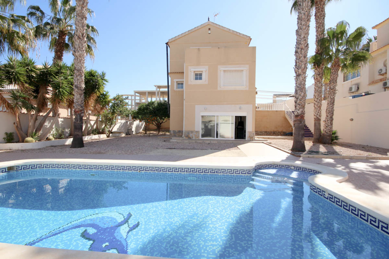 5 Bed, 3 Bath, HouseFor Sale, La Zenia, Alicante