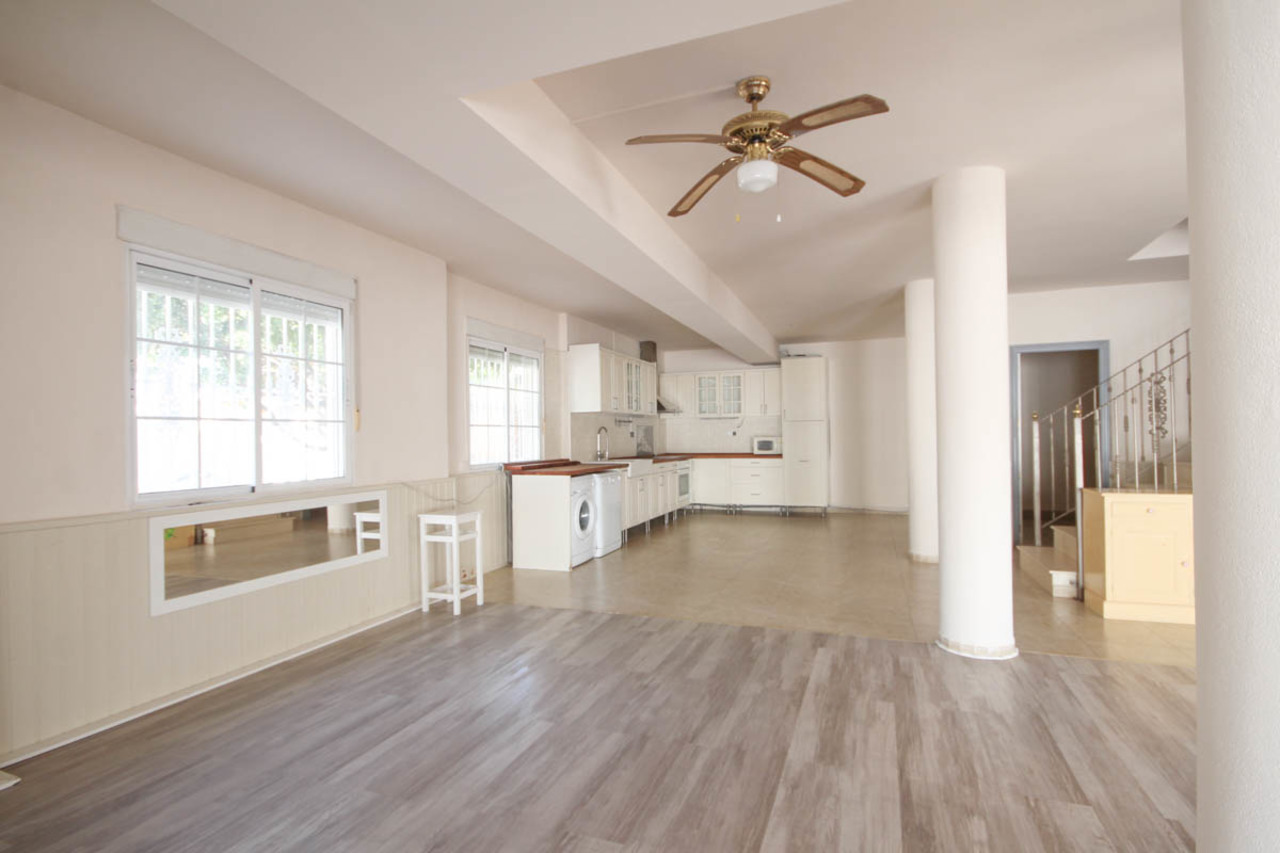 5 Bed, 3 Bath, HouseFor Sale, La Zenia, Alicante