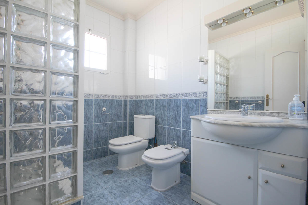 5 Bed, 3 Bath, HouseFor Sale, La Zenia, Alicante