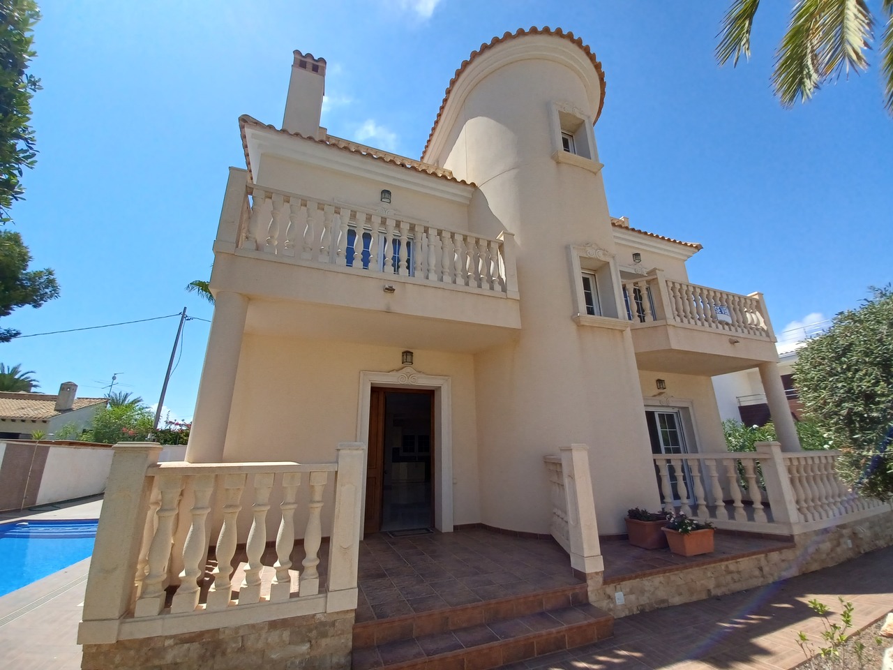 4 Bed, 4 Bath, HouseFor Sale, Cabo Roig, Alicante