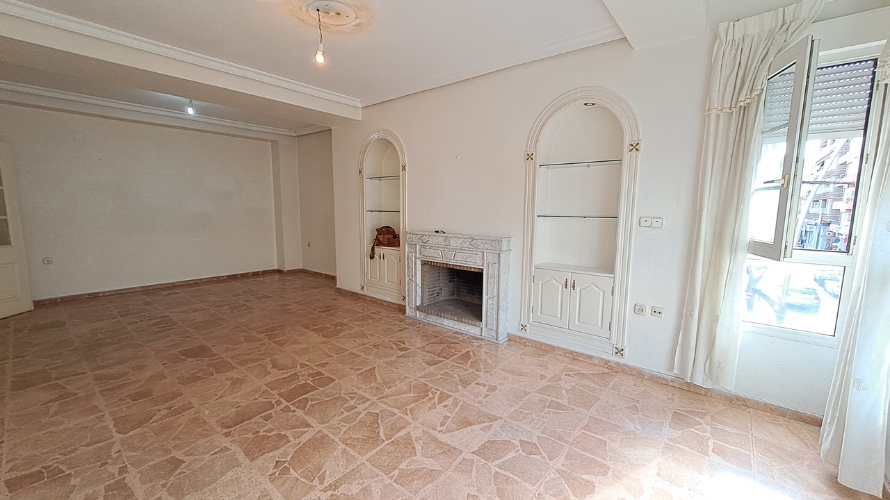 5 Bed, 2 Bath, ApartmentFor Sale, Torrevieja, Alicante