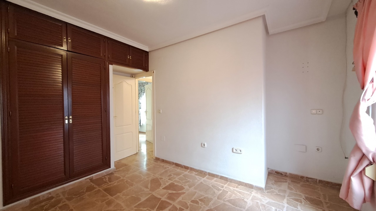 5 Bed, 2 Bath, ApartmentFor Sale, Torrevieja, Alicante