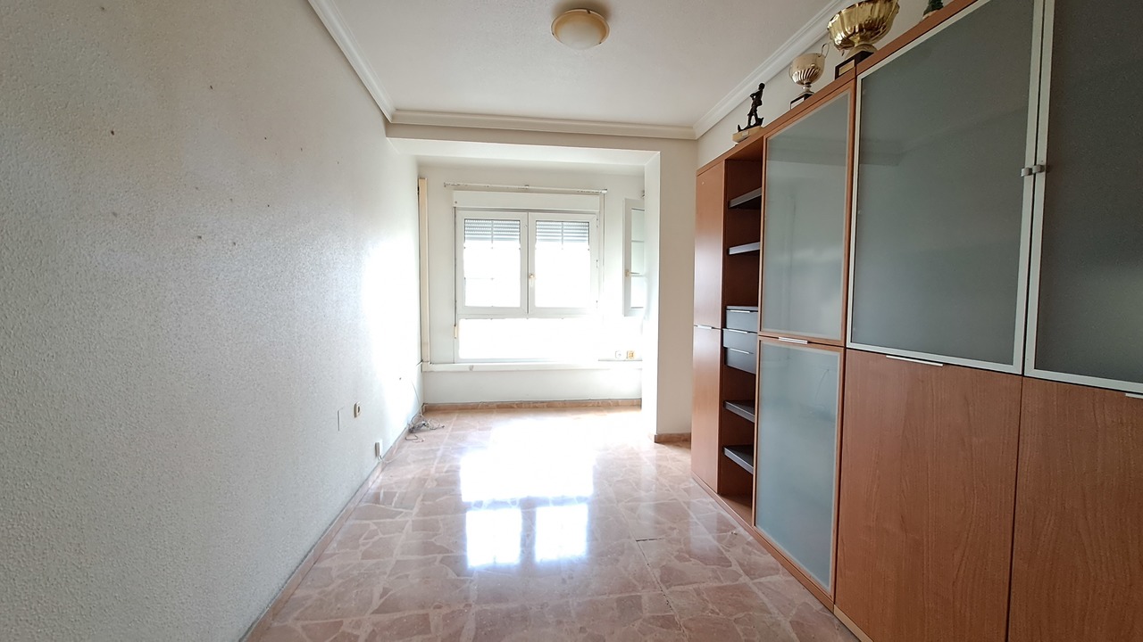 5 Bed, 2 Bath, ApartmentFor Sale, Torrevieja, Alicante