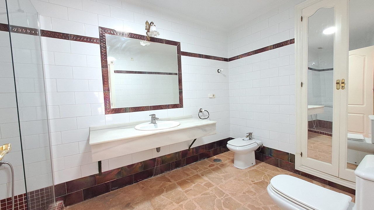 5 Bed, 2 Bath, ApartmentFor Sale, Torrevieja, Alicante