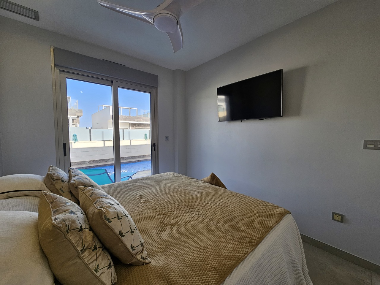 3 Bed, 2 Bath, HouseFor Sale, Villamartin, Alicante