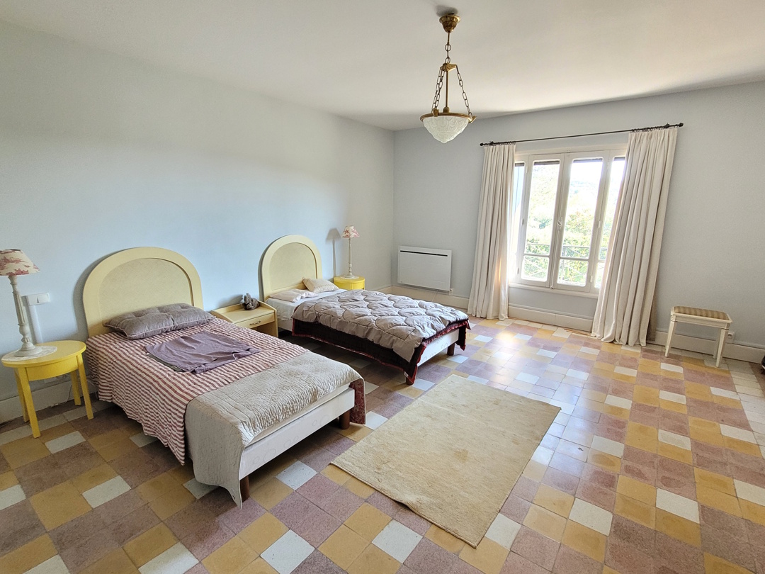 6 Bed, 4 Bath, HouseFor Sale, Roujan, Herault, Languedoc-Roussillon, 34320