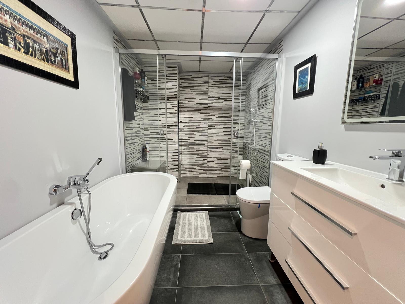 2 Bed, 1 Bath, ApartmentFor Sale, Torrevieja, Alicante