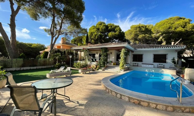 6 Bed, 4 Bath, HouseFor Sale, Campoamor, Alicante