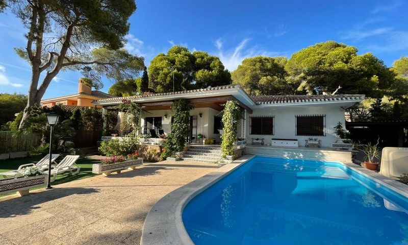 6 Bed, 4 Bath, HouseFor Sale, Campoamor, Alicante