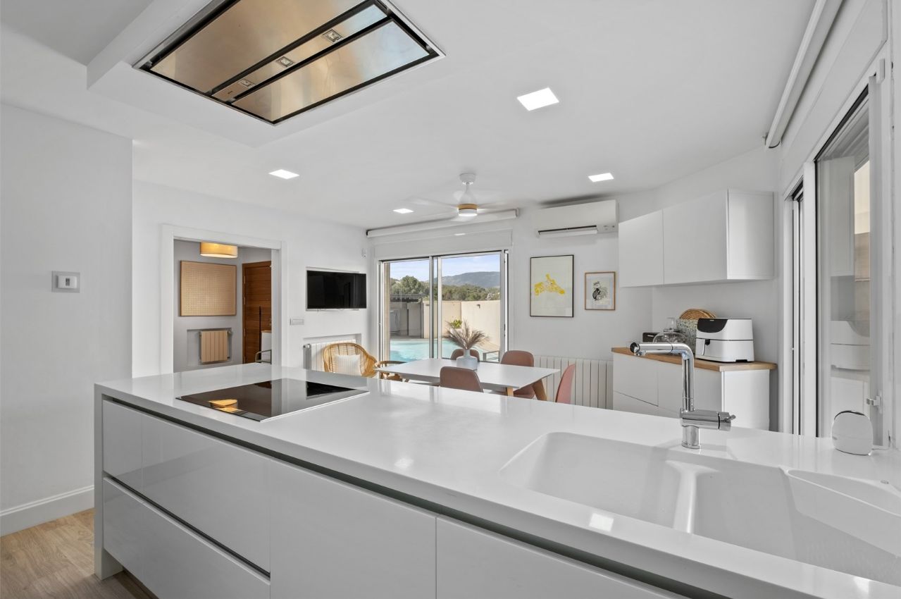 4 Bed, 2 Bath, HouseFor Sale, Alfas del Pi, Alicante