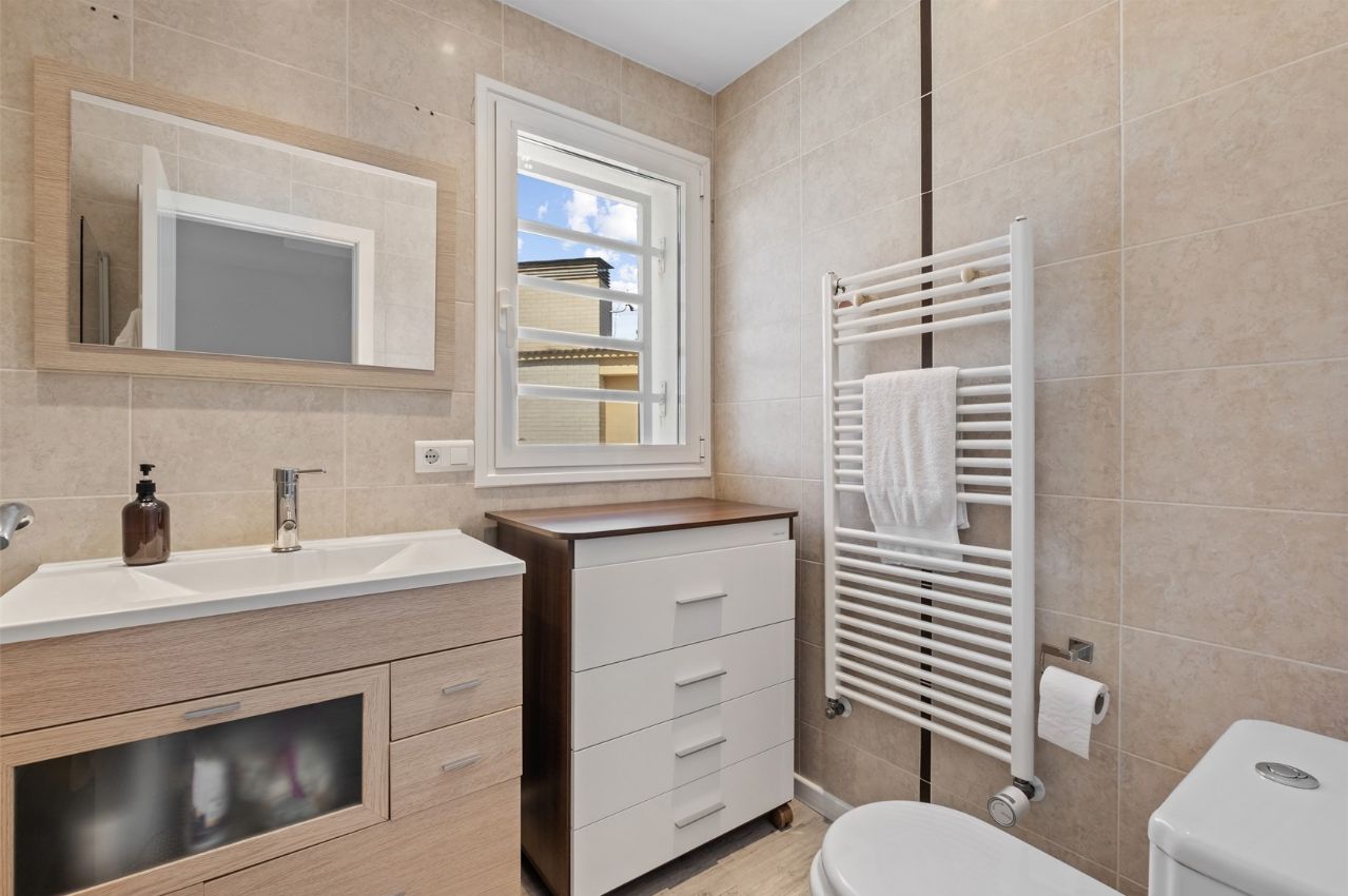 4 Bed, 2 Bath, HouseFor Sale, Alfas del Pi, Alicante