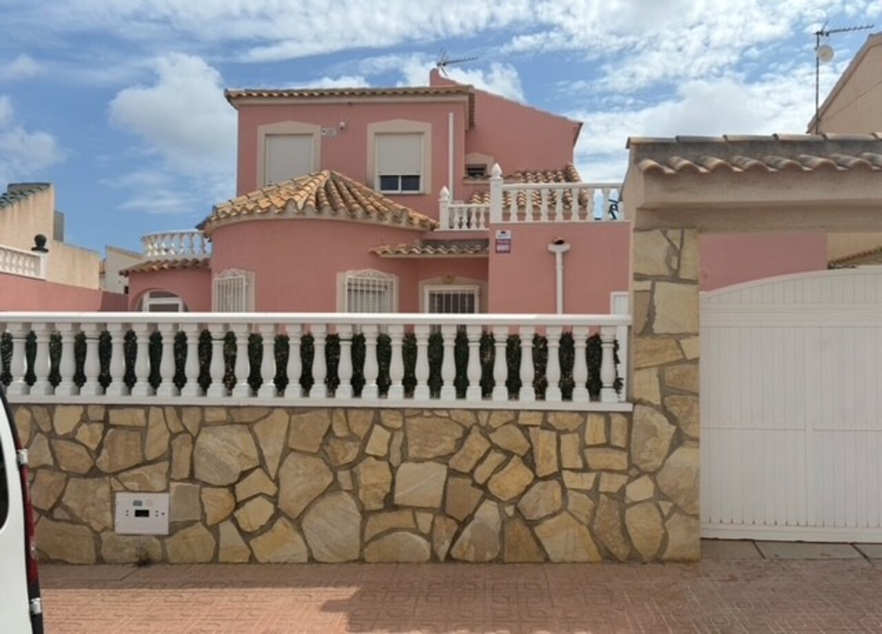 5 Bed, 2 Bath, HouseFor Sale, Playa Flamenca, Alicante