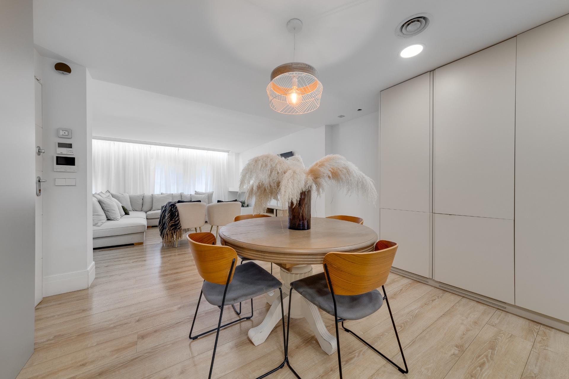 4 Bed, 3 Bath, ApartmentFor Sale, Torrevieja, Alicante