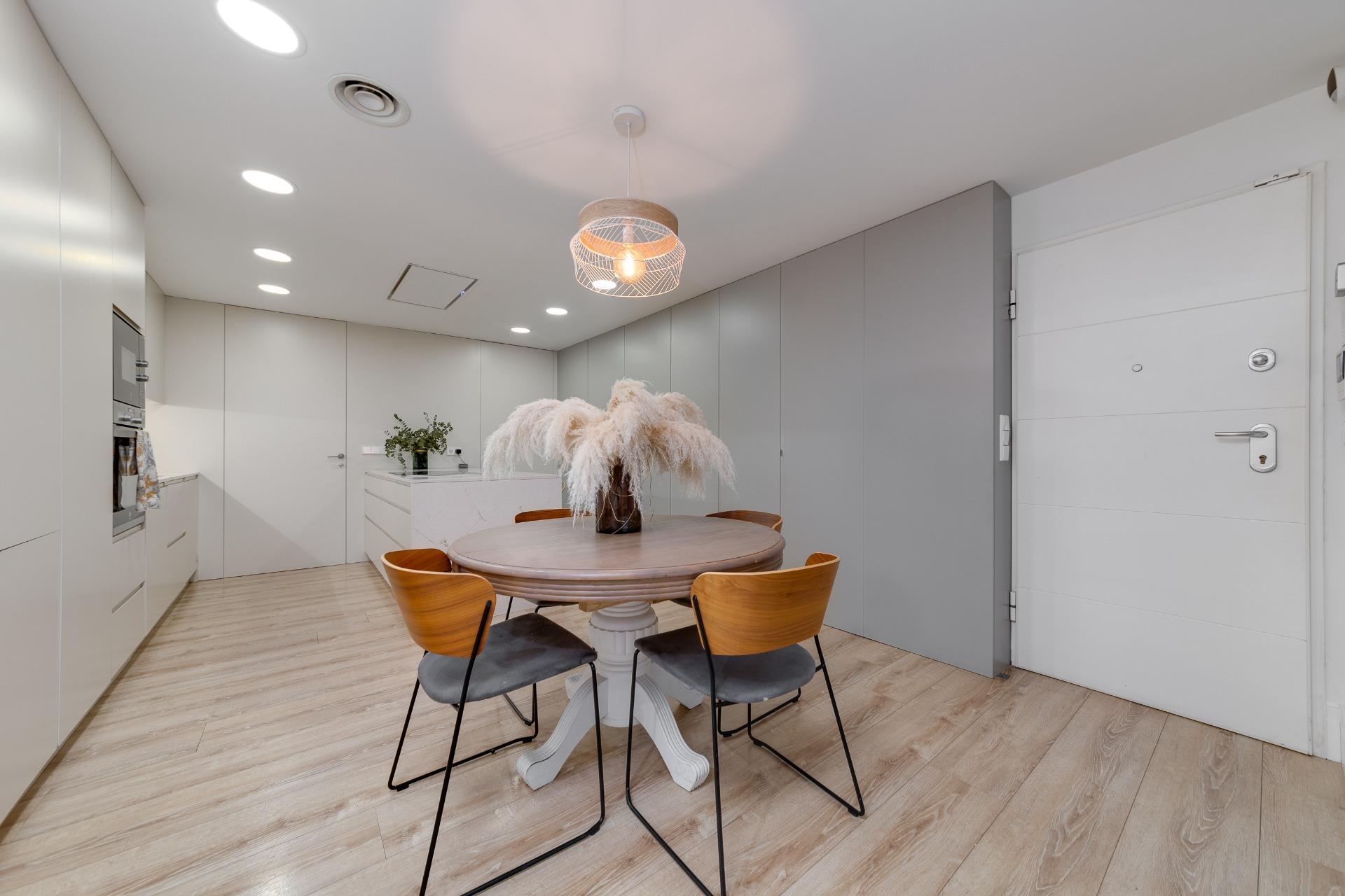 4 Bed, 3 Bath, ApartmentFor Sale, Torrevieja, Alicante