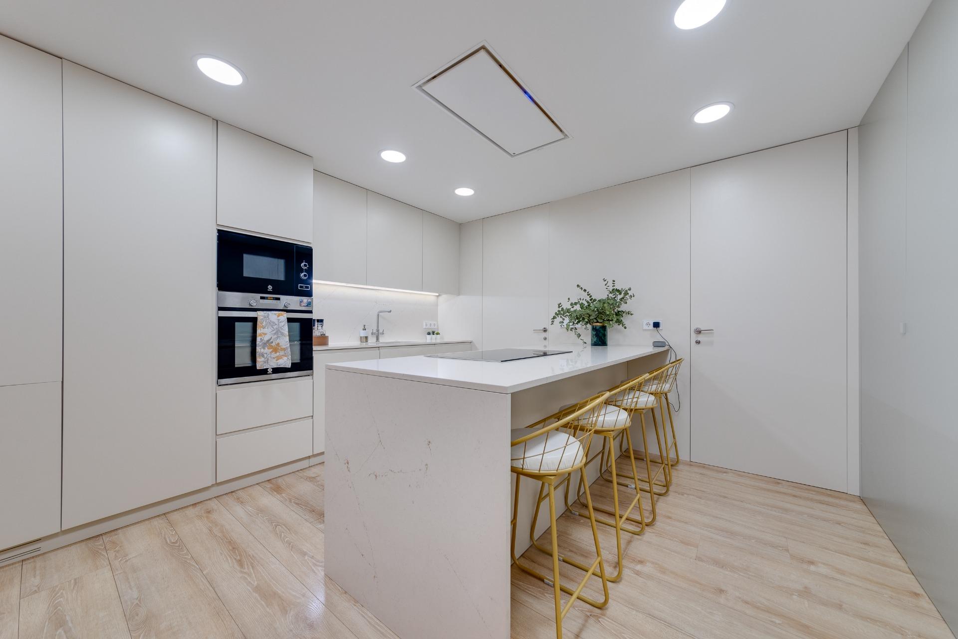 4 Bed, 3 Bath, ApartmentFor Sale, Torrevieja, Alicante