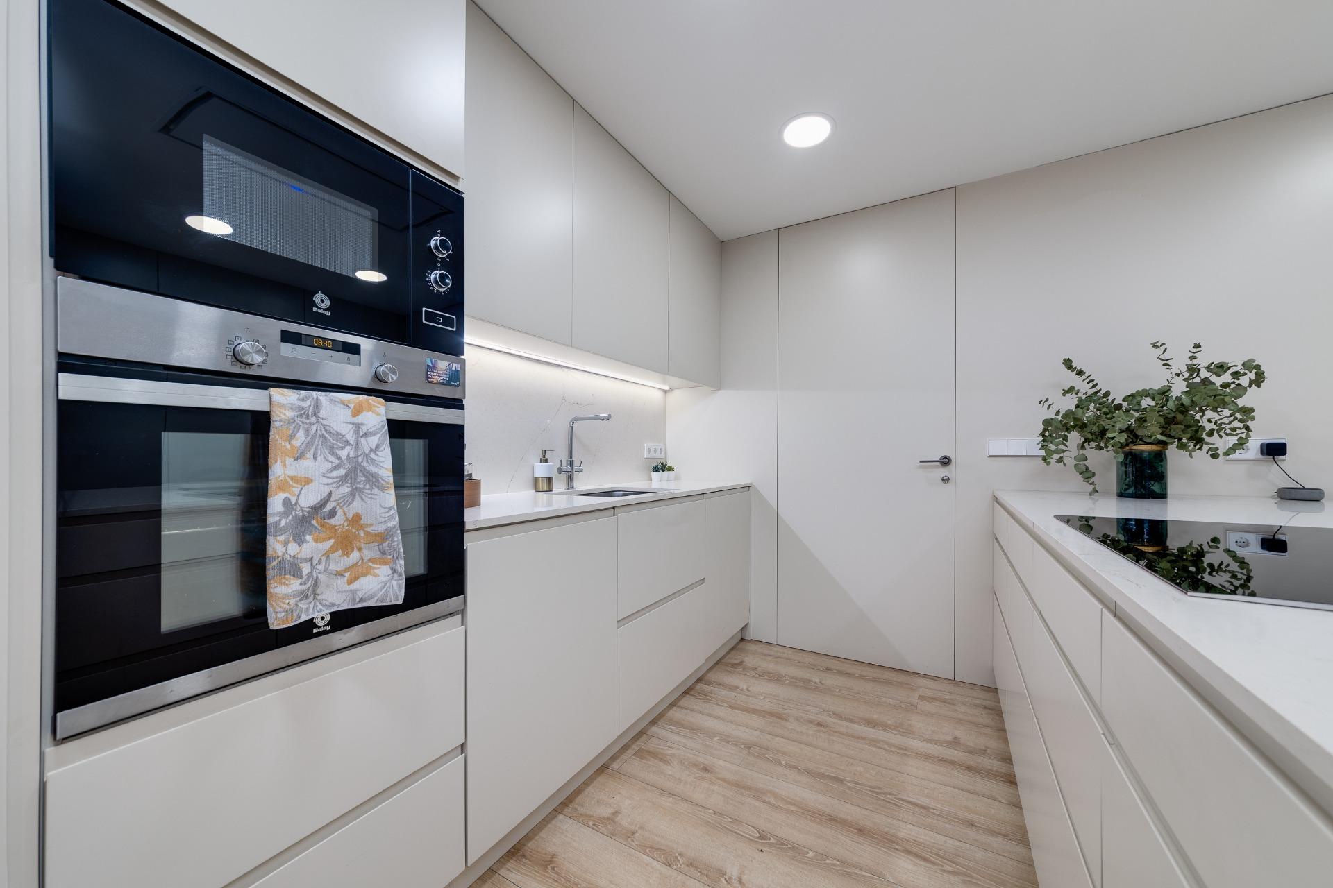 4 Bed, 3 Bath, ApartmentFor Sale, Torrevieja, Alicante