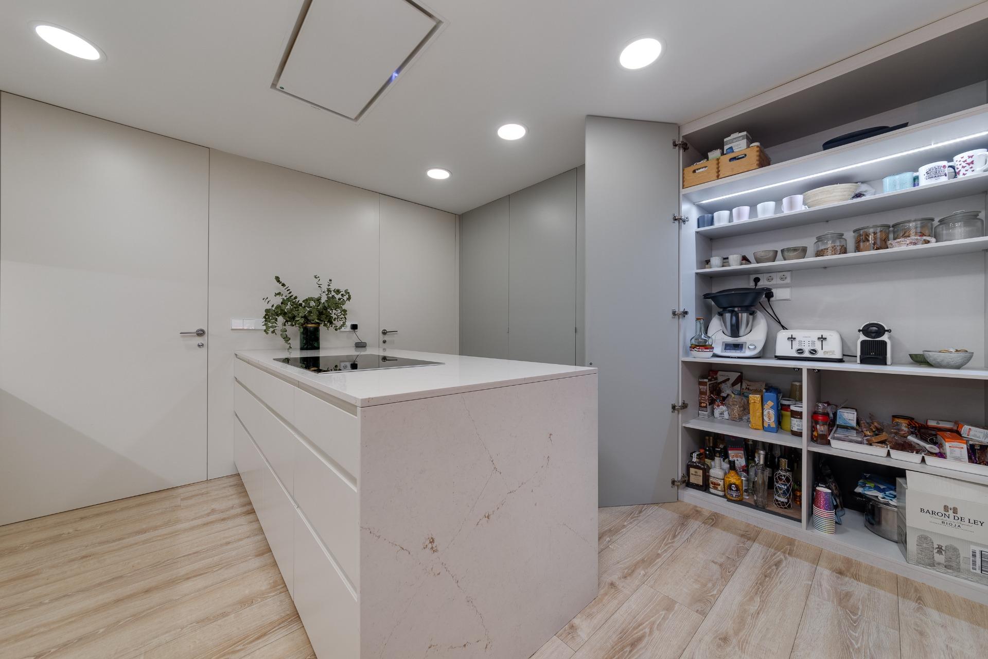 4 Bed, 3 Bath, ApartmentFor Sale, Torrevieja, Alicante